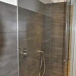 Lägenhet Charming - Downtown In The Pedestrian Area With 2 Double Bedrooms And 2 Complete Bathrooms A Spacious Living And Full Equipped Kitchen Como