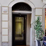 Charming - Downtown In The Pedestrian Area With 2 Double Bedrooms And 2 Complete Bathrooms A Spacious Living And Full Equipped Kitchen Lägenhet