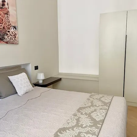 Charming Como: Downtown With Dual Bedrooms And Bathrooms *