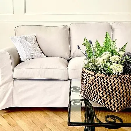 Charming Como: Downtown With Dual Bedrooms And Bathrooms