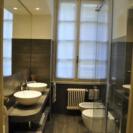 Charming Como: Downtown With Dual Bedrooms And Bathrooms Como