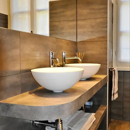 Apartment Charming Como: Downtown With Dual Bedrooms And Bathrooms *