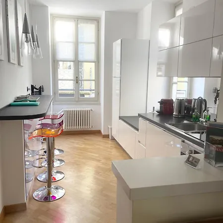 Charming - Downtown In The Pedestrian Area With 2 Double Bedrooms And 2 Complete Bathrooms A Spacious Living And Full Equipped Kitchen Daire Como