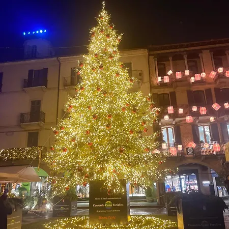 Charming Como: Downtown With Dual Bedrooms And Bathrooms * Como