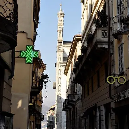 Apartment Charming Como: Downtown With Dual Bedrooms And Bathrooms *