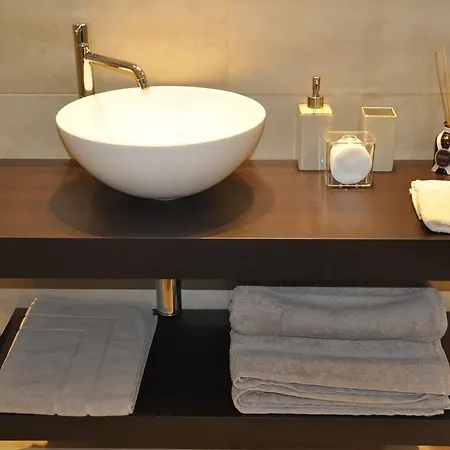 Charming Como: Downtown With Dual Bedrooms And Bathrooms Apartment *