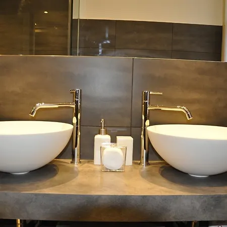 Apartment Charming Como: Downtown With Dual Bedrooms And Bathrooms *