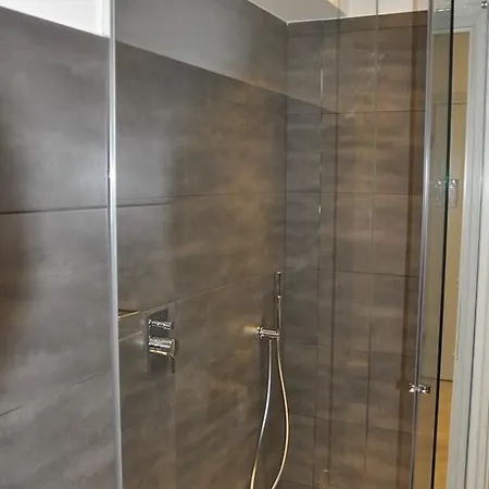 Apartment Charming Como: Downtown With Dual Bedrooms And Bathrooms Como