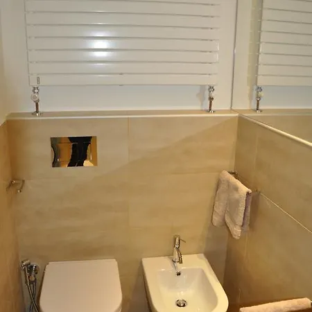 Charming Como: Downtown With Dual Bedrooms And Bathrooms * Como