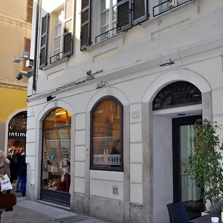 Charming Como: Downtown With Dual Bedrooms And Bathrooms Como