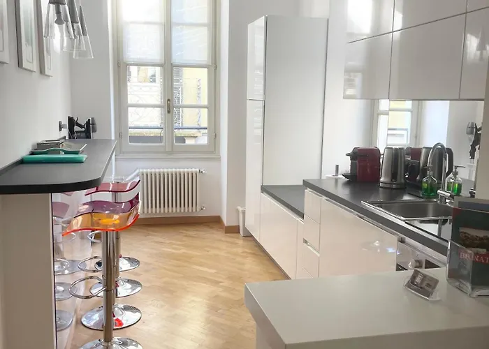 Charming - Downtown In The Pedestrian Area With 2 Double Bedrooms And 2 Complete Bathrooms A Spacious Living And Full Equipped Kitchen Lägenhet Como