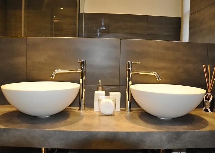 Apartmán Charming - Downtown In The Pedestrian Area With 2 Double Bedrooms And 2 Complete Bathrooms A Spacious Living And Full Equipped Kitchen *