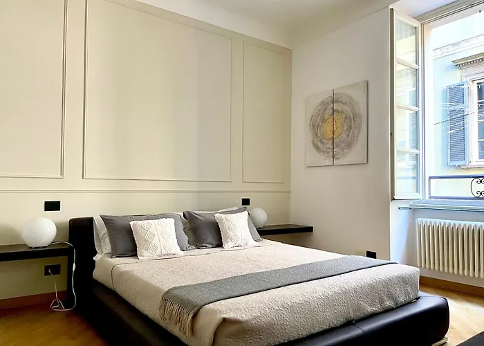 Apartment Charming Como: Downtown With Dual Bedrooms And Bathrooms *