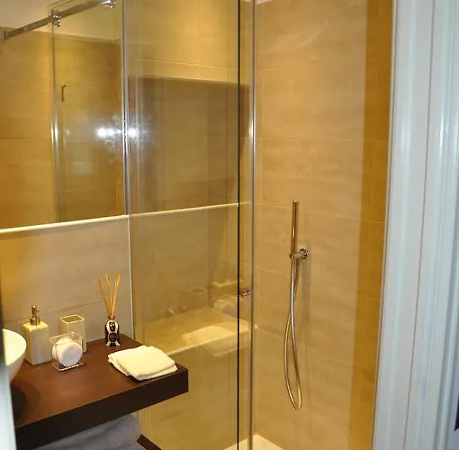 Charming Como: Downtown With Dual Bedrooms And Bathrooms Apartment Como